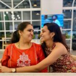 Sanchana Natarajan Instagram - Big on irritating each other but also big on love ❤️ #inhouseentertainment 🥰