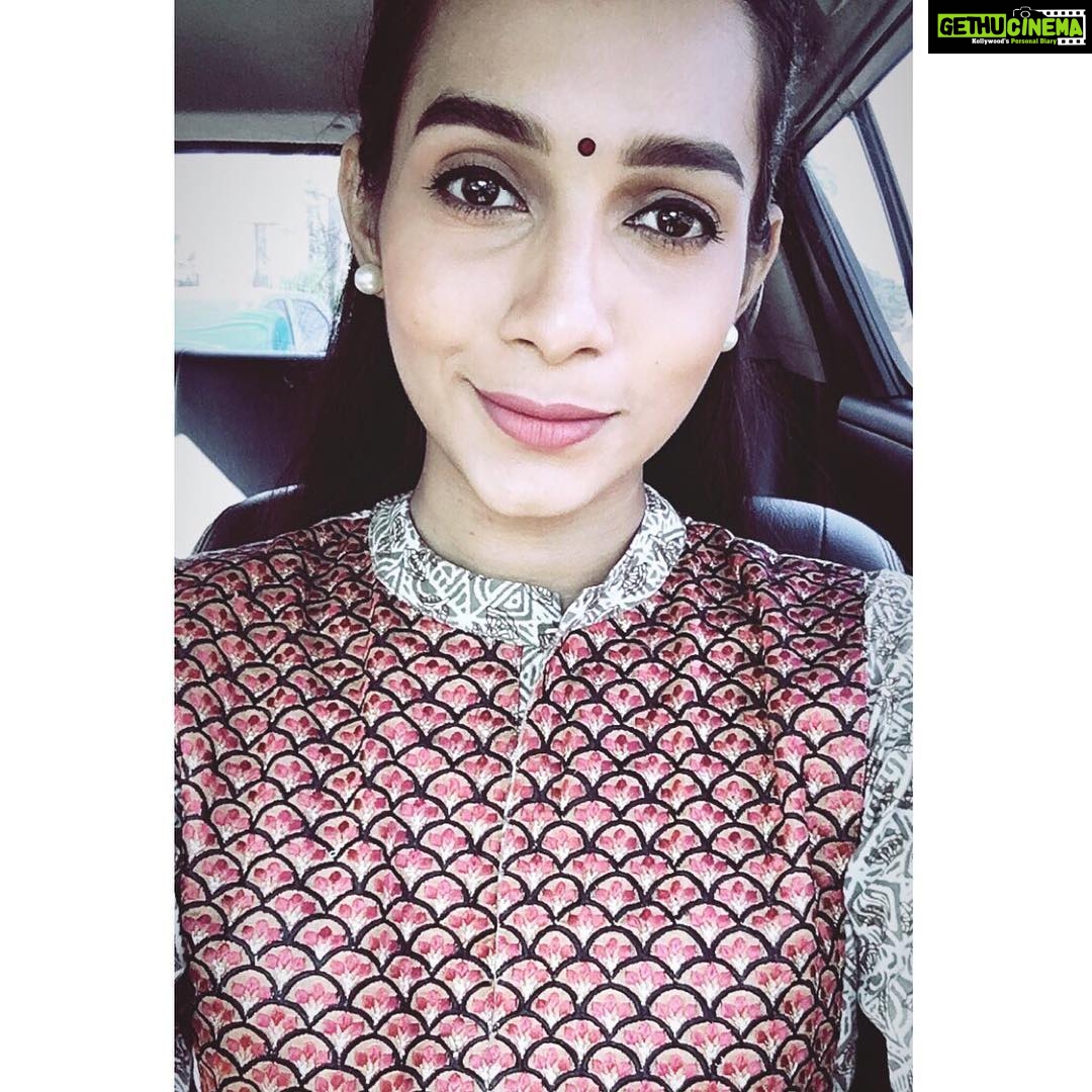 Sanchana Natarajan Instagram - Car selfies & good eyebrows are all that i need in my life 😝