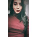 Sanchana Natarajan Instagram - Turtle necks n messy hair vibes ❤️