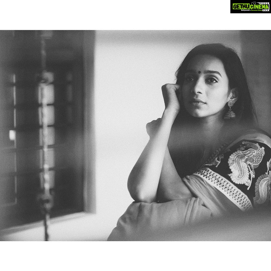 Sanchana Natarajan Instagram - தெரிந்த பிறகு, திரைகள் எதற்கு நனைந்த பிறகு நாணம் எதற்கு ✨ P.c @_corluz @utthaam