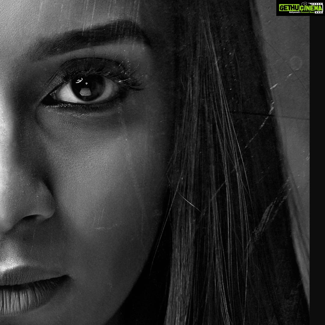 Sanchana Natarajan Instagram - Thupchiku thupchiku big boss!👁😂 #odavummudiyathu #oliyavummudiyathu #randomcaptions P.c @bhagathmakka