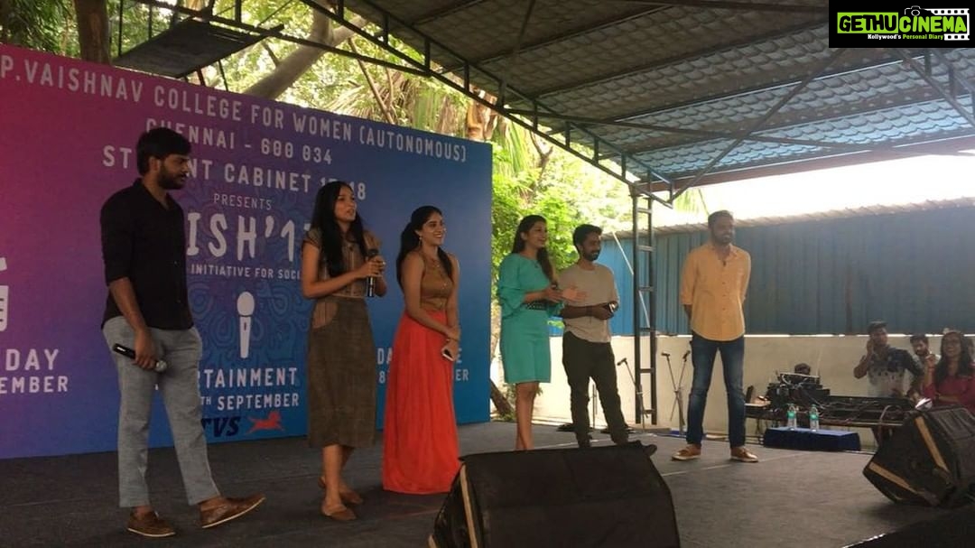 Sanchana Natarajan Instagram - Thank you so so much #mopvaishnavcollegeforwomen for being this amazing❤️ the love that you girls showed us today was unbelievable 💛 forver grateful🙏🏻 #backtocollege #asimsufferingfromkadhal 😍 M.O.P. Vaishnav College for Women