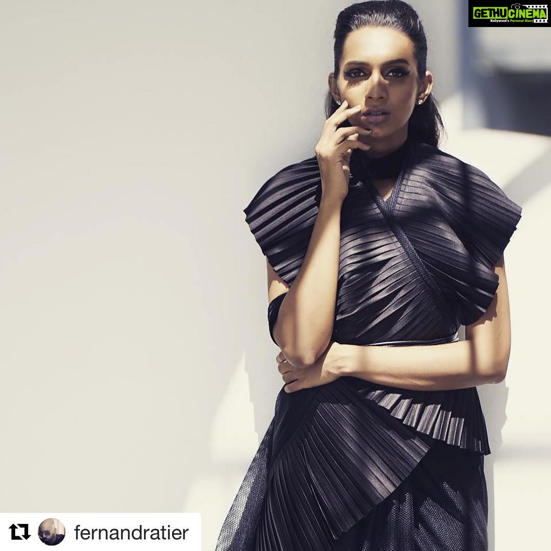 Sanchana Natarajan Instagram - #Repost @fernandratier (@get_repost) ・・・ Collection FERNAND RATIER 2017 Model @sanchana.natarajan Shot by @bhagathmakka #fernandratier #sarireinvented #instagood #modern #model #black #fashionweek #fashion #beautiful #indianfashionweek #fashionshow #picoftheday #glamour #luxury #vogue #vogueindia #sari #timeless #photooftheday #instadaily #fashionblogger #summer #innovation #loveit #saree