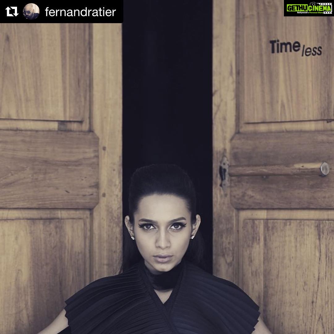 Sanchana Natarajan Instagram - #Repost @fernandratier (@get_repost) ・・・ Collection FERNAND RATIER 2017 Model @sanchana.natarajan Shot by @bhagathmakka #fernandratier #sari-reinvented #instagood #modern #model #black #fashionweek #fashion #beautiful #indianfashionweek #fashionshow #picoftheday #glamour #luxury #vogue #vogueindia #sari #timeless #photooftheday #instadaily #fashionblogger #summer #innovation #loveit #saree