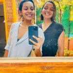 Sanchana Natarajan Instagram - Do what makes you feel alive. That’s all that i did the last 4 days. The joy of trying a new art, living every moment of the day and doing it with my best friend. 🥰 @shwetagai ❤️ #homeisntaplaceitsafeeling #dontforgettolivewhileyourebusysurviving