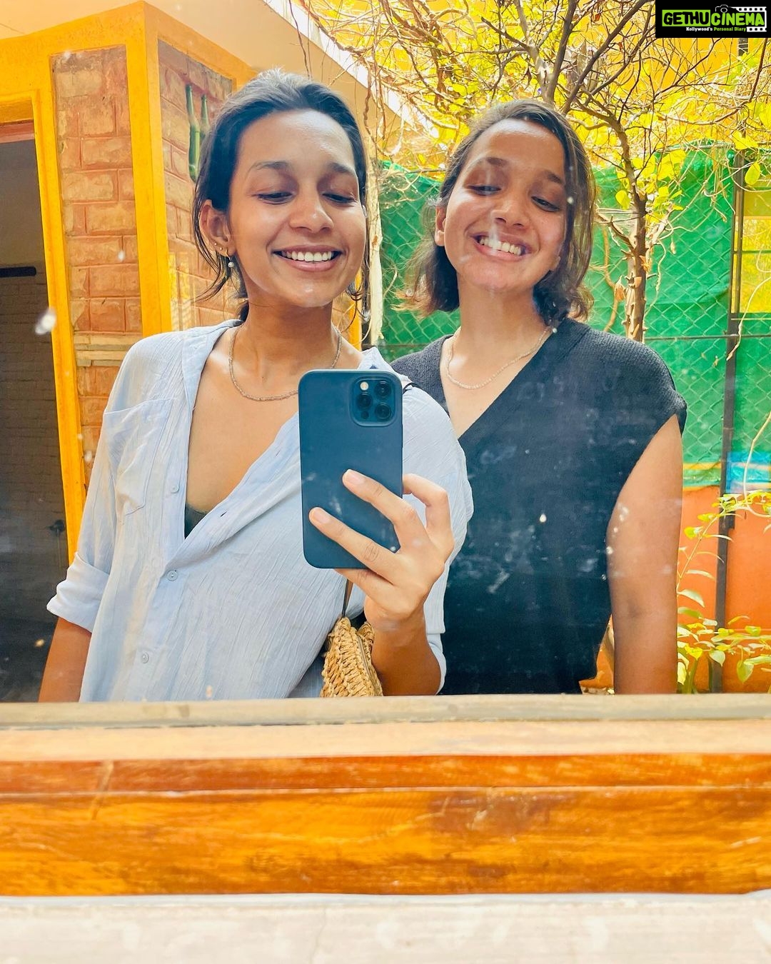 Sanchana Natarajan Instagram - Do what makes you feel alive. That’s all that i did the last 4 days. The joy of trying a new art, living every moment of the day and doing it with my best friend. 🥰 @shwetagai ❤️ #homeisntaplaceitsafeeling #dontforgettolivewhileyourebusysurviving