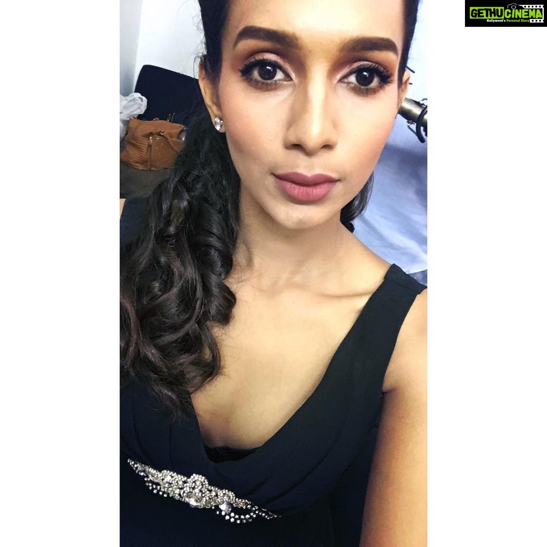 Sanchana Natarajan Instagram - I may not be able to make my life look perfect, but atleast i can make my eyebrows look amazingš and we all know which is more important 𤣠#eyebrowsonfleek