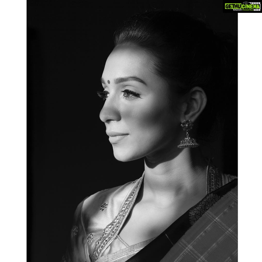 Sanchana Natarajan Instagram - B/w to the rescue ☑️ P.c @avabhay