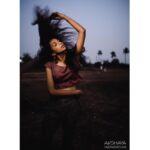 Sanchana Natarajan Instagram - Chaotic thoughts ⭐️ P.c @pooogramster 🍯 #becauseshetakesbombpics💛