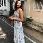 Sanchana Natarajan Instagram - Taught my friend how to take nice photos and now she won’t stop🤓 @shwetagai #nocomplaintsonlythanks