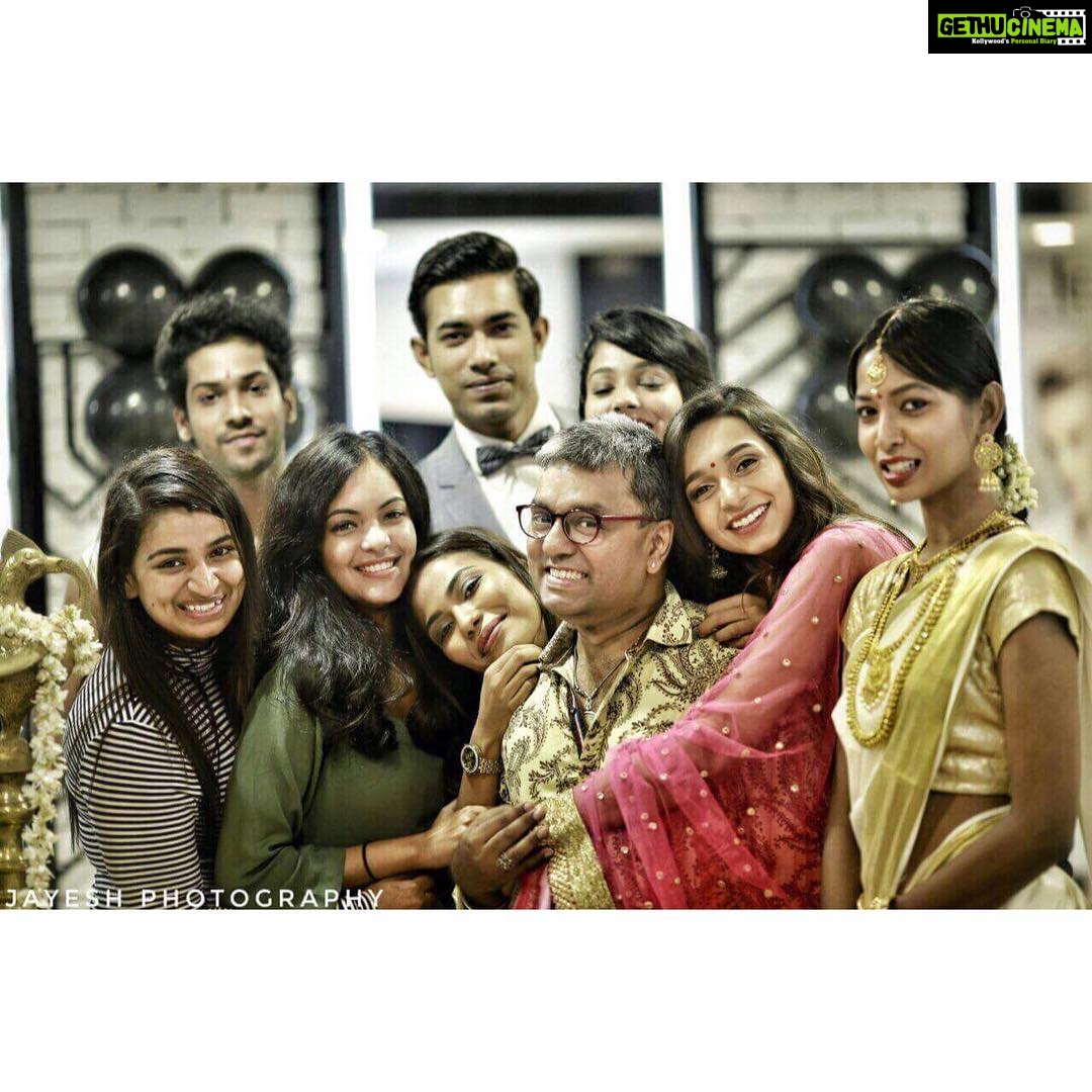 Sanchana Natarajan Instagram - Beacuse HOME is more than a place! ❤ #whenworkbecomesfamily #bestpeople 💛