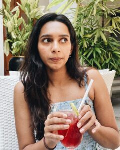 Sanchana Natarajan Instagram - Taught my friend how to take nice photos and now she won’t stop🤓 @shwetagai #nocomplaintsonlythanks