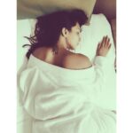 Sanchana Natarajan Instagram - Sleepwell mattress 😝#dinsleepreallywellthough!🙄 also @sanjjj92 ur the bomb daw! Thanks for the picture ❤ Crowne Plaza Changi Airport