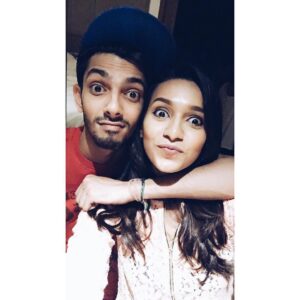 Sanchana Natarajan Instagram - When the ROCKSTAR decides to become a cute star 💃🏻⭐️ #anirudhliveinsingapore #crazynight #truelyArockstar 🎉 Singapore