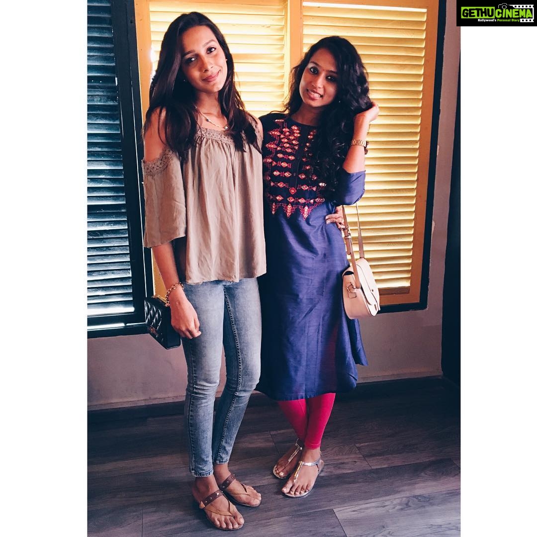 Sanchana Natarajan Instagram - 🆚👭 #whenoneisbiriyani 🍛 #theotheroneisthaiyirsadham 🍚 😝