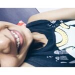 Sanchana Natarajan Instagram - My face when mom says "food is ready" #okthereisonlyhalfface #iknoe 🙄