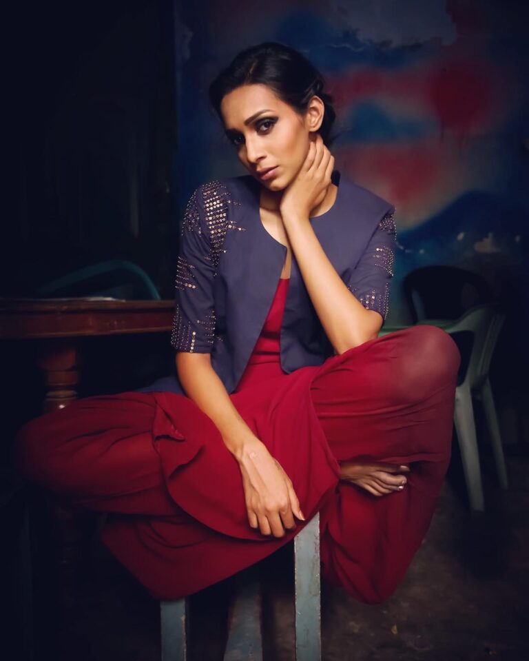 Sanchana Natarajan Instagram - We are all like the bright moon, we still have our dark side 🌔 For @bandananarulaofficial Pc- @pooogramster ✨ Neverland