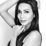 Sanchana Natarajan Instagram - This black and white is like an addiction 🤔 🔲 P.c @taramcmanus_photo