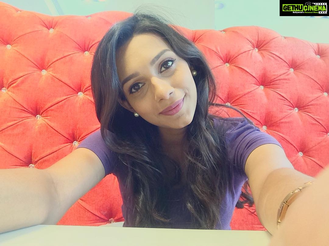 Sanchana Natarajan Instagram - Fancy "weird" angle picture 🤓 #creepylonghands #lookslikeaninbuiltselfiestick 🤔