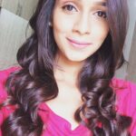Sanchana Natarajan Instagram – Happy face, happy curls 💙
