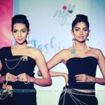 Sanchana Natarajan Instagram - Sia😻 #fav #niftshow 👭