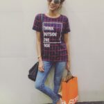 Sanchana Natarajan Instagram - Shwe's new "jelly" kannadi 😝👽 #ijustrealisedthealiensmileylooksexactlylikeme🙈 #muttakaandi #idonnowatshewasthinkingwhilebuyingit #sheiscoollikethat 😂