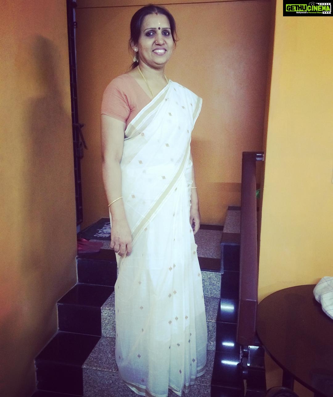 Sanchana Natarajan Instagram - Mother DEAREST 💛 #sheageswithbeauty #myforeverfrenemy👭 #thatsmilethough 😘👑