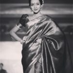 Sanchana Natarajan Instagram - Being myself ! YEA! The "iyer maami" #tambhram #mallipoo #pattusaree #iyerponnu 🙈🙆👑💚. P.c @santhoshgunasekar thanks yo