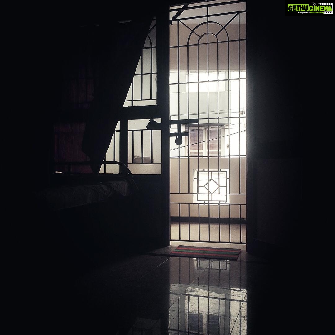 Sanchana Natarajan Instagram - Surprise rain & chills #cozysundays #lazingaround #balconytimes ☔️☁️🌀🙇