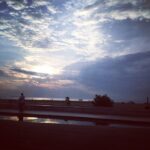 Sanchana Natarajan Instagram - Work calling 😪 #earlymorning #soosleepy #beach #work #weirdthoughts #beautifuldaythough
