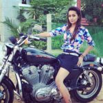 Sanchana Natarajan Instagram - #harleydavidson #killerbike #10L #toohot #tooheavy #nocompromise #thebestever 🔮🏆