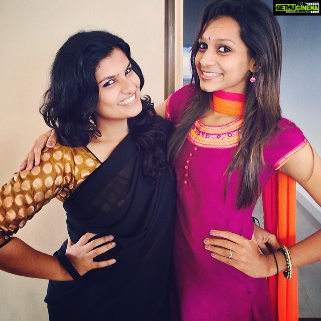 Sanchana Natarajan Instagram - The VENNA JAYAPRAKASH pose 😂😜 P.s- v look reallyyy pretayyy