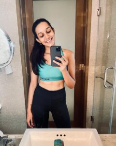Sanchana Natarajan Instagram - Now let’s see how long this lasts🦧
#worksoutonceinabluemoon
#andactslikeabodybuilder
#toomuchisay 🌝