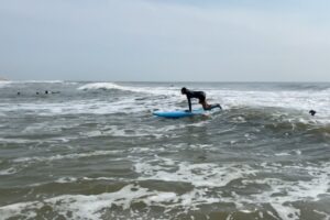 Sanchana Natarajan Instagram - The joy from doing something for the first time is incomparable 🏄🏻‍♀️
P.C- @soulmatesurfschool 
And thank you @actorshabeer  for the motivation 😁