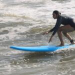 Sanchana Natarajan Instagram - The joy from doing something for the first time is incomparable 🏄🏻‍♀️ P.C- @soulmatesurfschool And thank you @actorshabeer for the motivation 😁