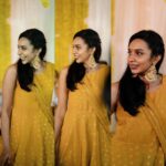 Sanchana Natarajan Instagram - I was really having a great time until this aunty came up to me and asked “when are you going to get married and be happy like your best friend?” 😒 #thankgodshedintaskmewhatmynextprojectis😐 #iwouldnthavebeenabletoanswerthateither 🤷🏻‍♀️ #canijustbemyself?💩