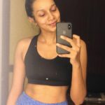 Sanchana Natarajan Instagram - Kinda wanna wear nice clothes but it’s also kinda hard to let go off my yoga pants lifestyle 🙍🏻‍♀️ #whycantievermakeupmymind #kindahavetocleanmymirror🤦🏻‍♀️
