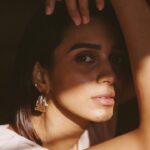 Sanchana Natarajan Instagram - Shadow play🪟