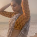 Sanchana Natarajan Instagram - காற்றோடு பரவும் உன் வாசம் தினமும் புது போதை தானே.. 📷- @harini_sarathy Wearing- @taryabypriyaram