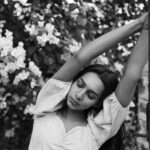 Sanchana Natarajan Instagram - Sun/shade🌹 @vidhyavijay