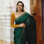 Sanchana Natarajan Instagram - Sitting at home and waiting for my next set of friends to get married after everything gets better so i can dress up and be happy like this🥴 📷- @abi_bi_bu ❤️ Hair- @raisedbrowsbybhavani ❤️ Blouse- @razak_creations