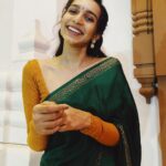 Sanchana Natarajan Instagram - Sitting at home and waiting for my next set of friends to get married after everything gets better so i can dress up and be happy like this🥴 📷- @abi_bi_bu ❤️ Hair- @raisedbrowsbybhavani ❤️ Blouse- @razak_creations