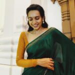 Sanchana Natarajan Instagram - Sitting at home and waiting for my next set of friends to get married after everything gets better so i can dress up and be happy like this🥴 📷- @abi_bi_bu ❤️ Hair- @raisedbrowsbybhavani ❤️ Blouse- @razak_creations