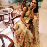 Sanchana Natarajan Instagram - Thinking who to irritate next. Vs My face when someone gets irritated with me. #enakuvandharatham #mathavangalukuthakkalichutney 💩