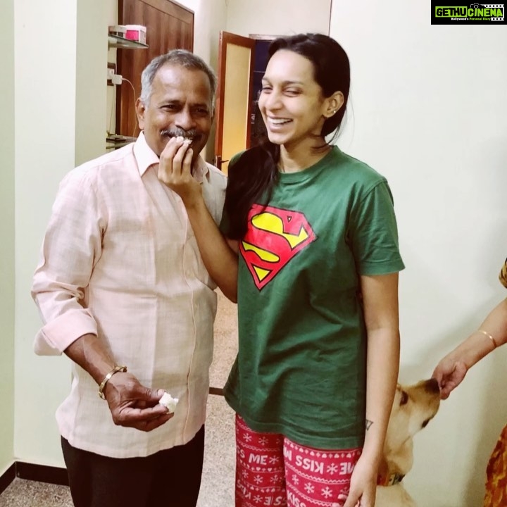 Sanchana Natarajan Instagram - வயதால் வளர்ந்தும் இவன் பிள்ளையே, பிள்ளைப் போல் இருந்தும் இவள் அன்னையே🥰 இது போல் ஆனந்தம் வேறில்லையே ..... பாசத்தின் முன்பு இன்று உலகின் அறிவுகள் தோற்குதே..❤️ #myeverything❤️🌍