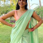 Sanchana Natarajan Instagram - Million pictures in my phone but the one i like is in which my eyes are half shut🤦🏻‍♀️ #whyamilikethis? @shwetagai my new personal fotografer🥰 Saree- @aikyatha Blouse- @razak_creations Hair- @puii_c_ammy