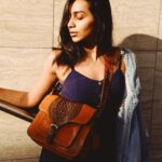 Sanchana Natarajan Instagram - You just need a Pop of colour to brighten up any look and Hidesign’s new range of colours, Sapphire and Tangerine does just that 💫 Get your hands on these beauties and shop for the Maasai and Wildwest Collections at the newly opened Hidesign store in Pondy Bazaar, T Nagar. #Hidesign Shot by my best girl @vinsaa_06 ❤️