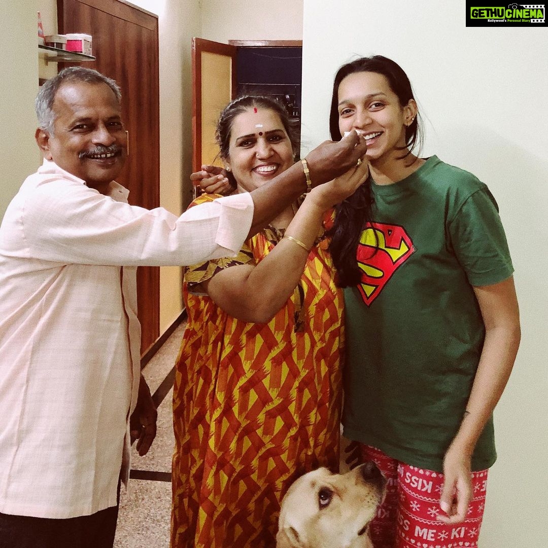 Sanchana Natarajan Instagram - வயதால் வளர்ந்தும் இவன் பிள்ளையே, பிள்ளைப் போல் இருந்தும் இவள் அன்னையே🥰 இது போல் ஆனந்தம் வேறில்லையே ..... பாசத்தின் முன்பு இன்று உலகின் அறிவுகள் தோற்குதே..❤️ #myeverything❤️🌍