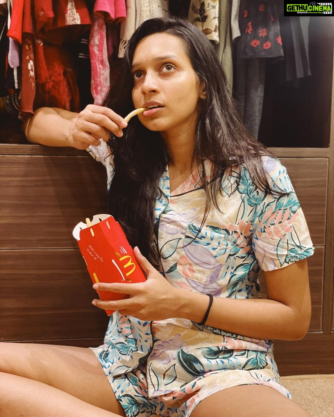 Sanchana Natarajan Instagram - It’s all fun and games until someone asks me to share my fries!😒🍟 #wontsharedontcare😝 #livinglifeinpjs😬