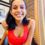 Sanchana Natarajan Instagram - Decided to be in the gym by 6’o clock, it’s 6:30 now! So i guess we just wait till tomorrow 🫣 #illstarttomorrow #whyamilikethis #imbadinfluencebro #builduplanallathaniruku #butrealitylaonumeillaye #whereismymotivationtogoworkout 😩
